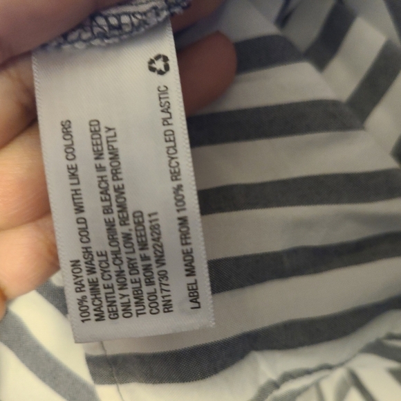 Ava & Viv Plus Size 4X Striped Wrap Dress Gray White V-Neck Hanky Hem Sleeveless - Picture 2 of 4